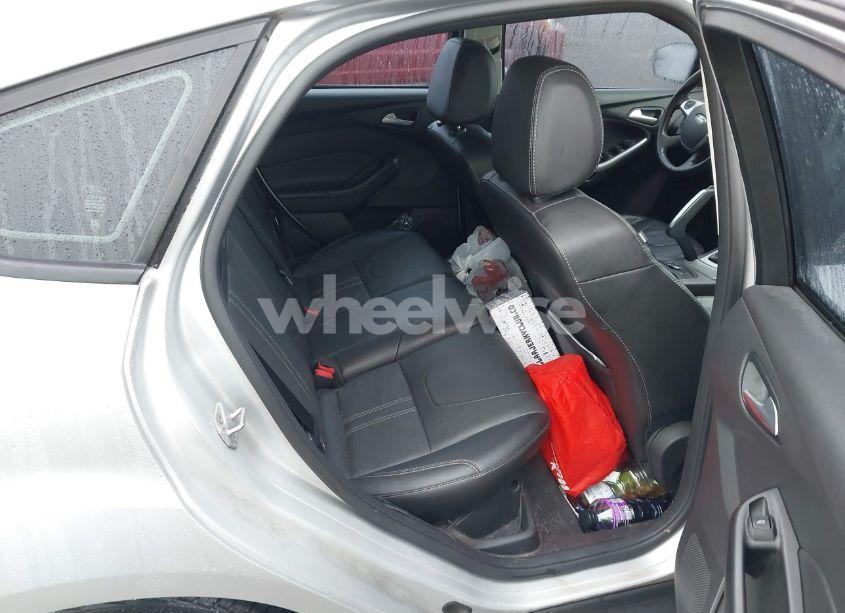 Photo 8 of 2014 Ford Focus SE (VIN 1FADP3K28EL102266)