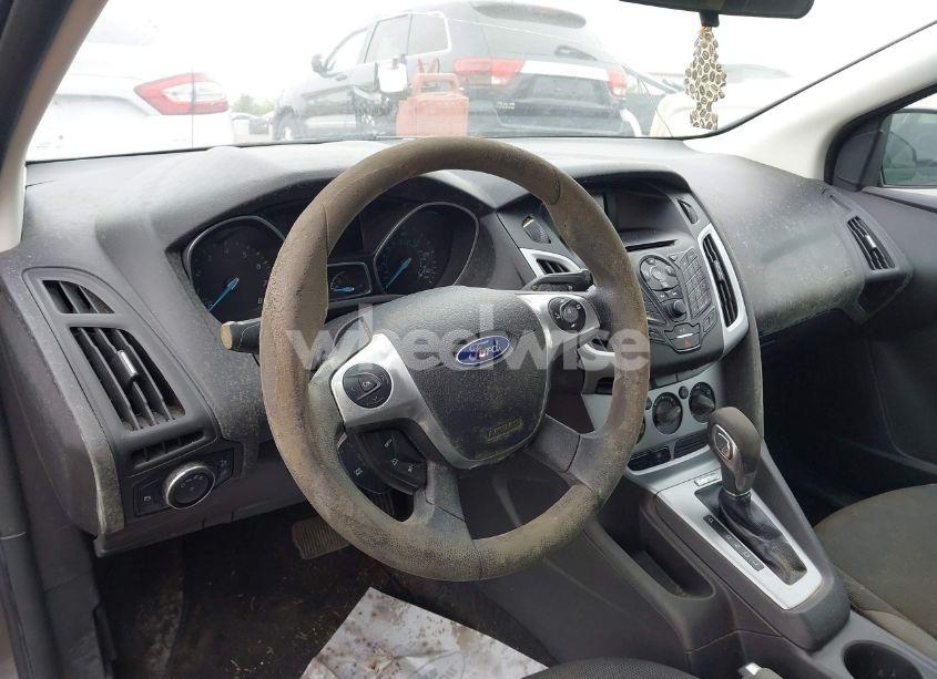 Photo 13 of 2014 Ford Focus SE (VIN 1FADP3K28EL117835)