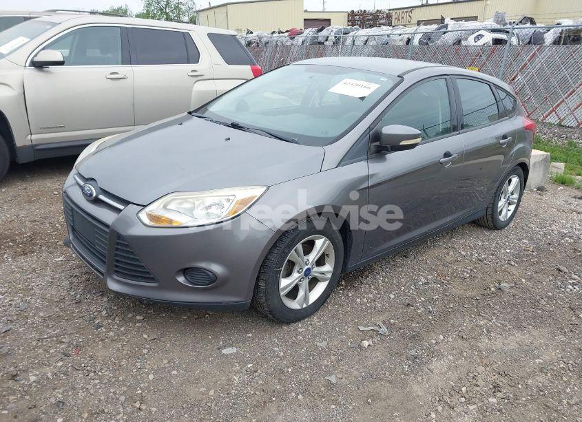 Photo 2 of 2014 Ford Focus SE (VIN 1FADP3K28EL117835)