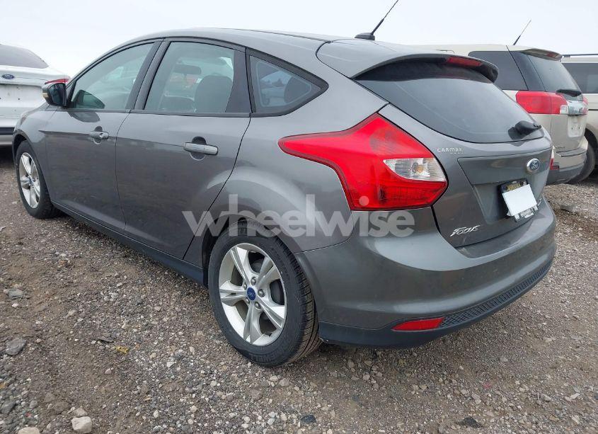 Photo 3 of 2014 Ford Focus SE (VIN 1FADP3K28EL117835)