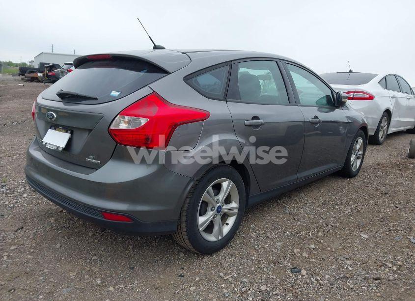 Photo 4 of 2014 Ford Focus SE (VIN 1FADP3K28EL117835)