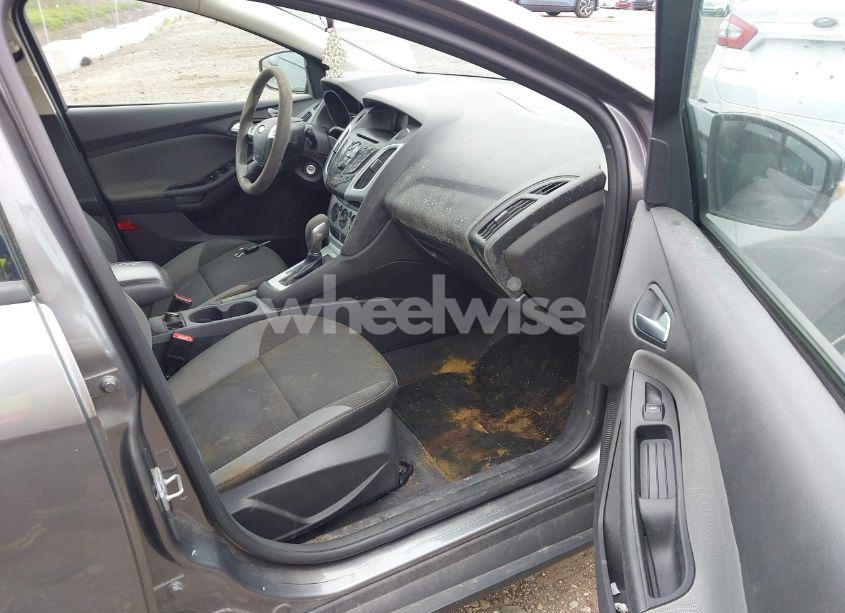 Photo 5 of 2014 Ford Focus SE (VIN 1FADP3K28EL117835)