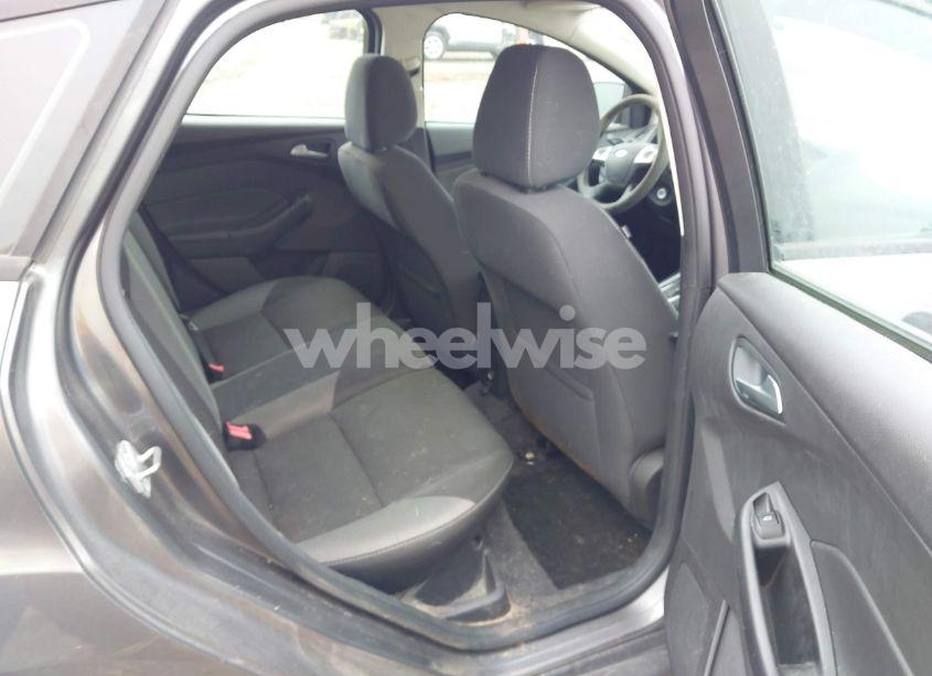 Photo 8 of 2014 Ford Focus SE (VIN 1FADP3K28EL117835)