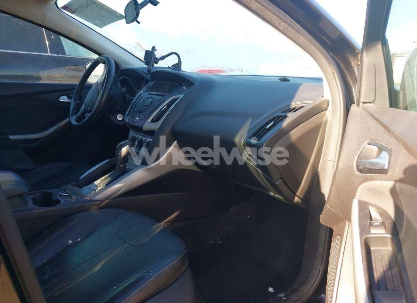 Photo 5 of 2014 Ford Focus SE (VIN 1FADP3K28EL119763)