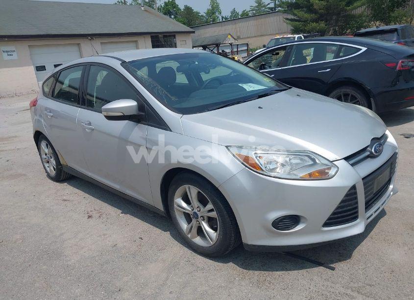 2014 Ford Focus SE (VIN 1FADP3K28EL125403) main photo