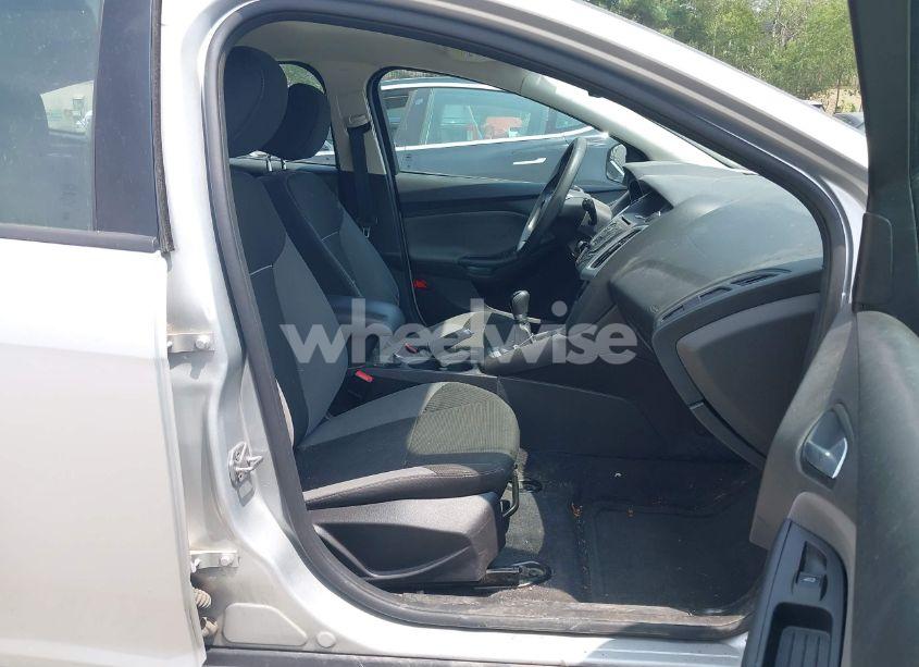 Photo 5 of 2014 Ford Focus SE (VIN 1FADP3K28EL125403)