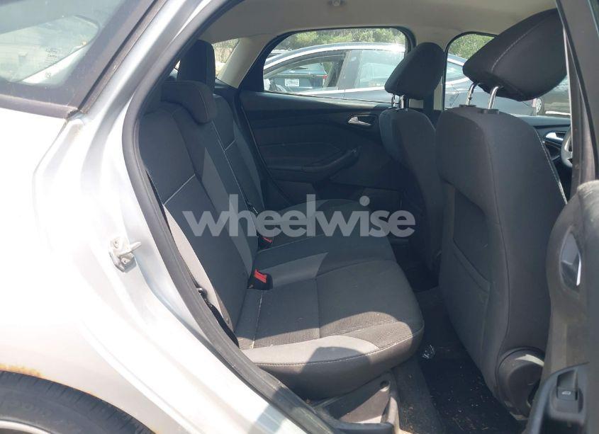 Photo 8 of 2014 Ford Focus SE (VIN 1FADP3K28EL125403)