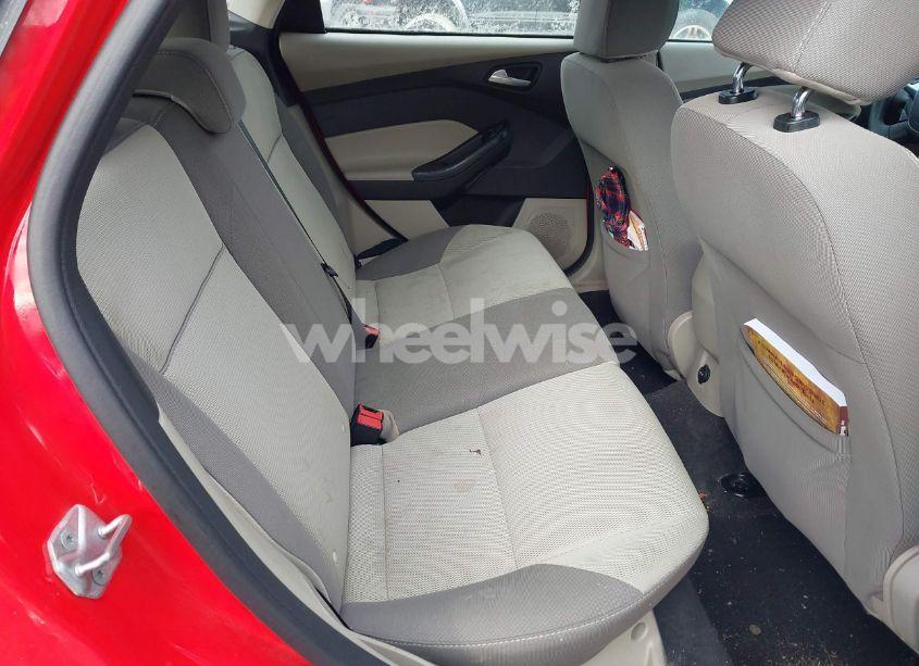 Photo 8 of 2014 Ford Focus SE (VIN 1FADP3K28EL126051)