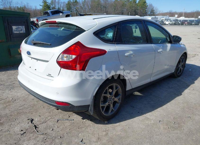 Photo 4 of 2014 Ford Focus SE (VIN 1FADP3K28EL127264)