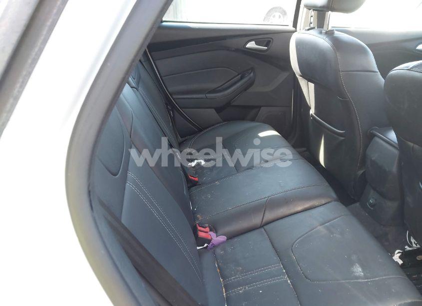 Photo 8 of 2014 Ford Focus SE (VIN 1FADP3K28EL127264)