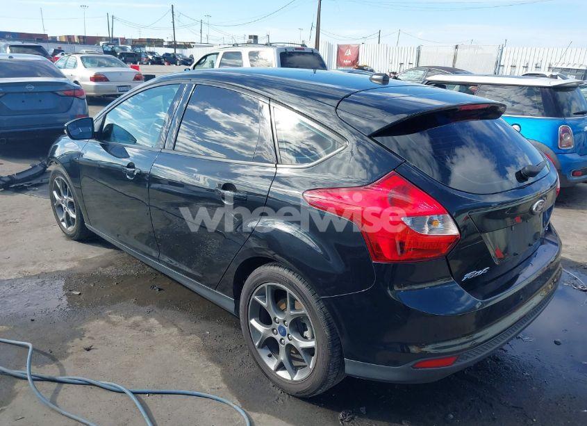 Photo 3 of 2014 Ford Focus SE (VIN 1FADP3K28EL138992)