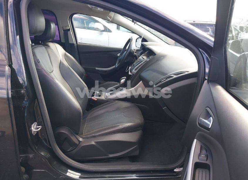 Photo 5 of 2014 Ford Focus SE (VIN 1FADP3K28EL138992)