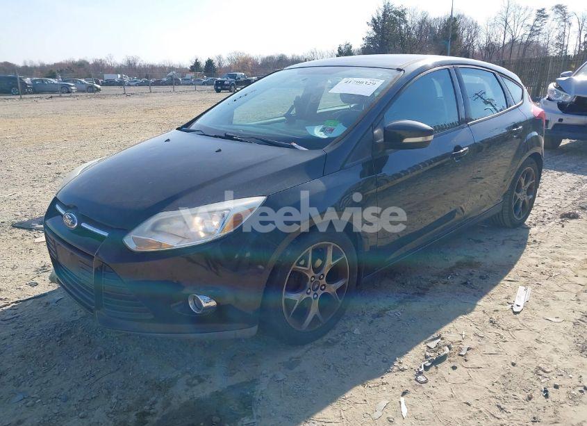 Photo 2 of 2014 Ford Focus SE (VIN 1FADP3K28EL145778)