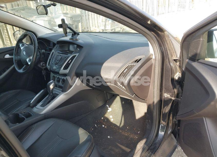 Photo 5 of 2014 Ford Focus SE (VIN 1FADP3K28EL145778)