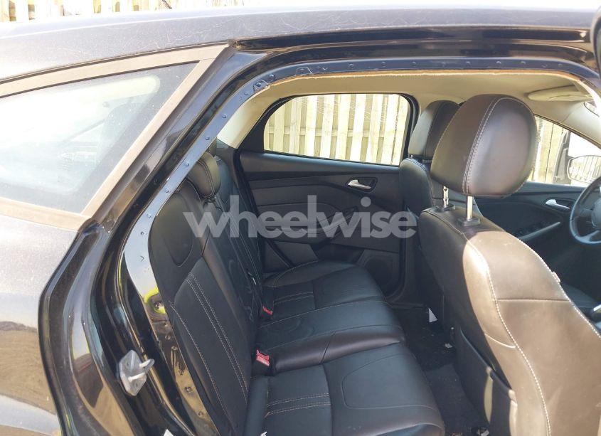 Photo 8 of 2014 Ford Focus SE (VIN 1FADP3K28EL145778)