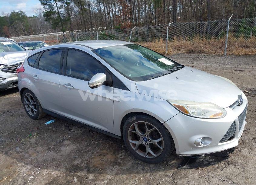 2014 Ford Focus SE (VIN 1FADP3K28EL148678) main photo