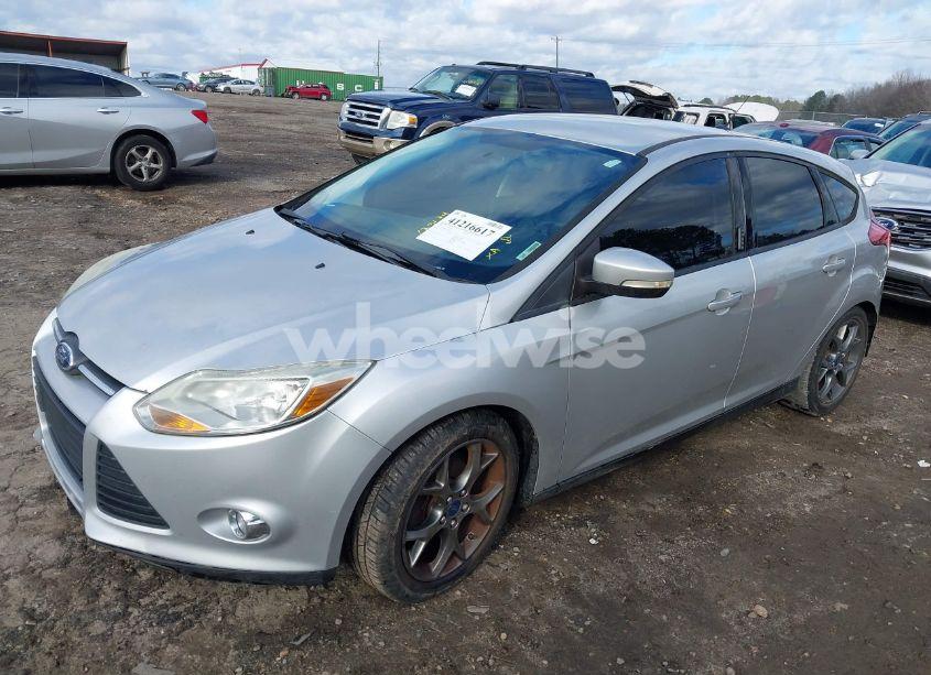 Photo 2 of 2014 Ford Focus SE (VIN 1FADP3K28EL148678)