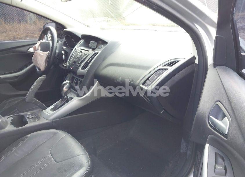 Photo 5 of 2014 Ford Focus SE (VIN 1FADP3K28EL148678)