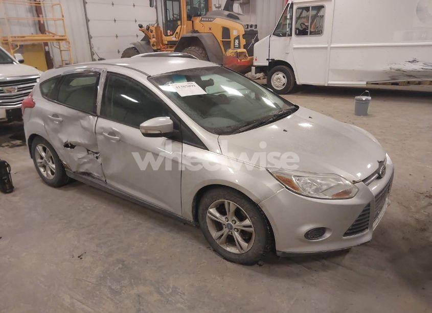 2014 Ford Focus SE (VIN 1FADP3K28EL154982) main photo