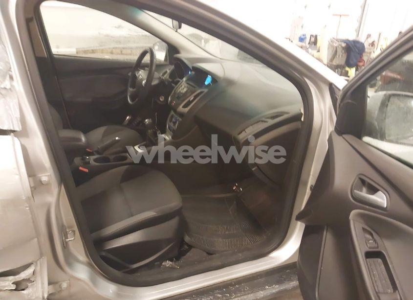 Photo 5 of 2014 Ford Focus SE (VIN 1FADP3K28EL154982)