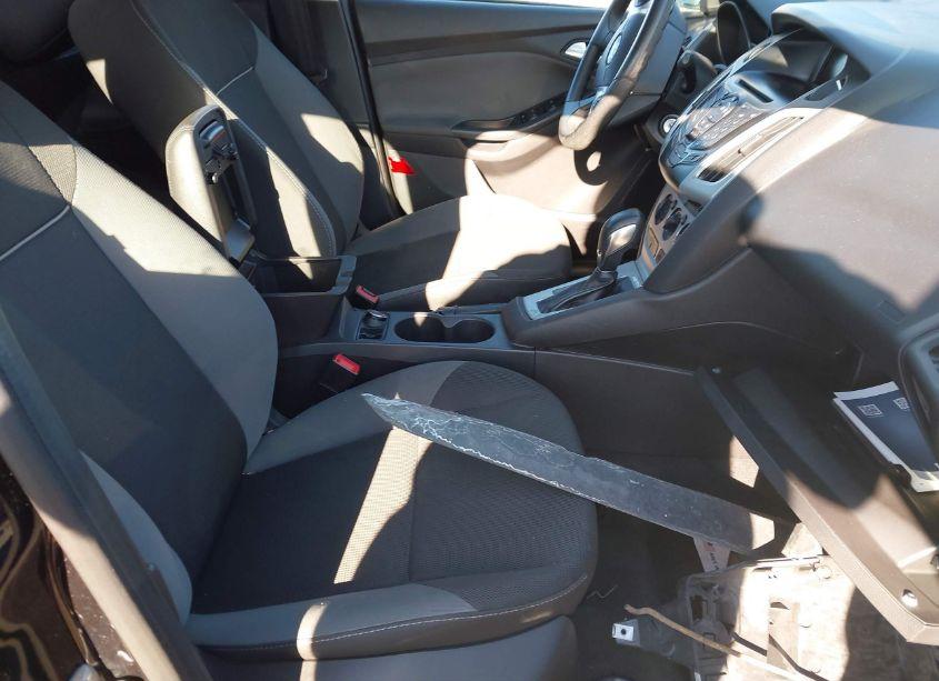 Photo 5 of 2014 Ford Focus SE (VIN 1FADP3K28EL162788)