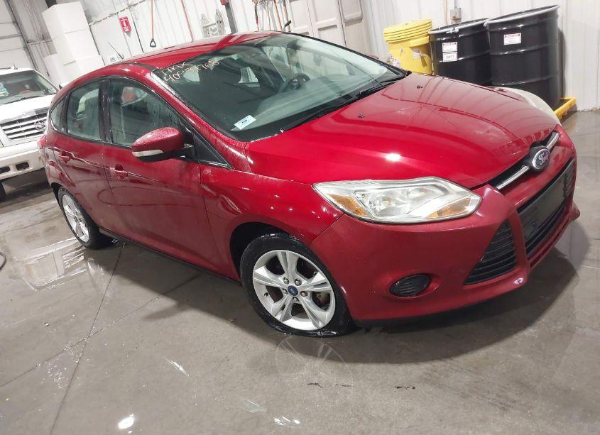 2014 Ford Focus SE (VIN 1FADP3K28EL177517) main photo