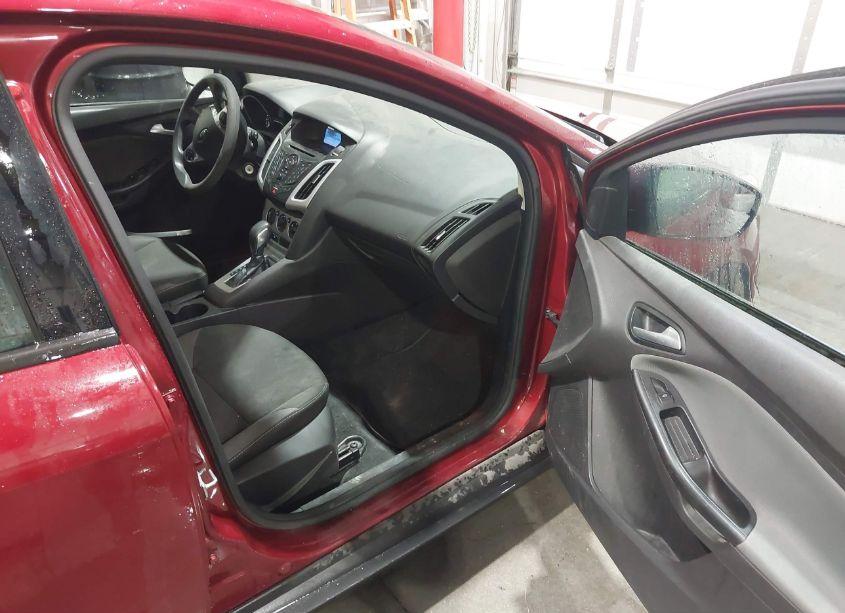 Photo 5 of 2014 Ford Focus SE (VIN 1FADP3K28EL177517)