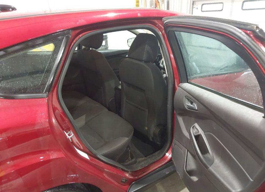 Photo 8 of 2014 Ford Focus SE (VIN 1FADP3K28EL177517)