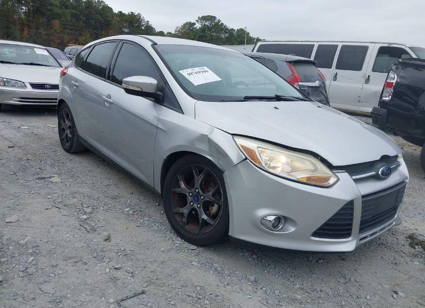 2014 Ford Focus SE (VIN 1FADP3K28EL180286) main photo