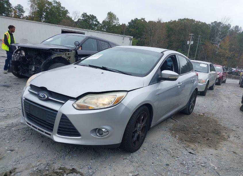 Photo 2 of 2014 Ford Focus SE (VIN 1FADP3K28EL180286)
