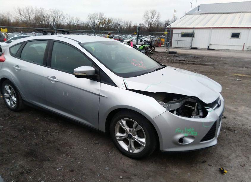 2014 Ford Focus SE (VIN 1FADP3K28EL182880) main photo