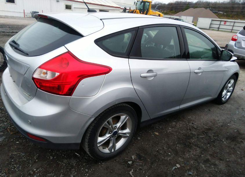 Photo 4 of 2014 Ford Focus SE (VIN 1FADP3K28EL182880)