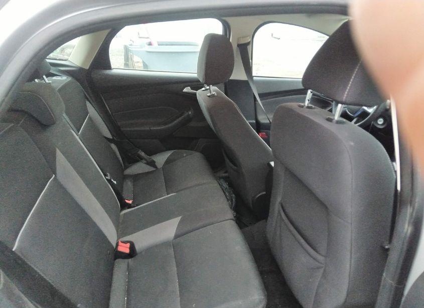 Photo 8 of 2014 Ford Focus SE (VIN 1FADP3K28EL182880)