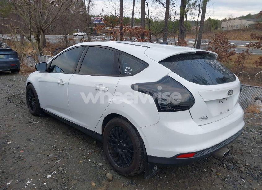 Photo 3 of 2014 Ford Focus SE (VIN 1FADP3K28EL189702)