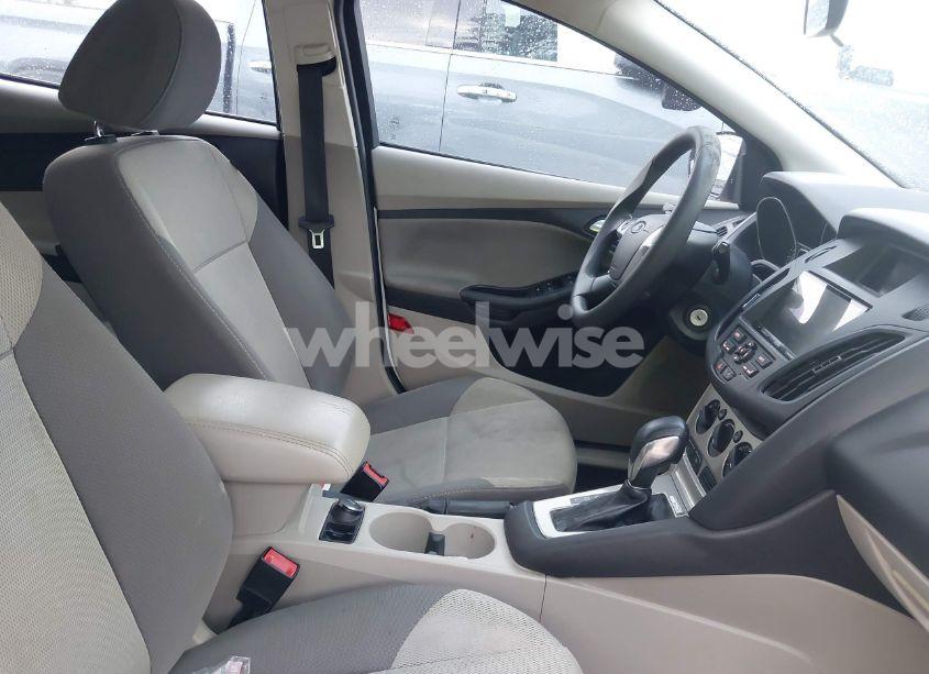 Photo 5 of 2014 Ford Focus SE (VIN 1FADP3K28EL189702)