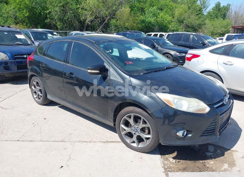 2014 Ford Focus SE (VIN 1FADP3K28EL213304) main photo