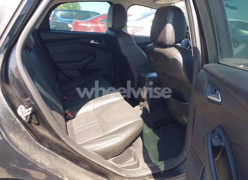 Photo 8 of 2014 Ford Focus SE (VIN 1FADP3K28EL213304)