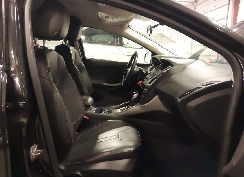 Photo 5 of 2014 Ford Focus SE (VIN 1FADP3K28EL229633)