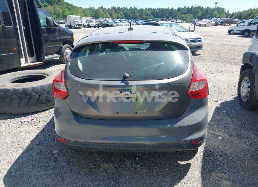 Photo 17 of 2014 Ford Focus SE (VIN 1FADP3K28EL261787)
