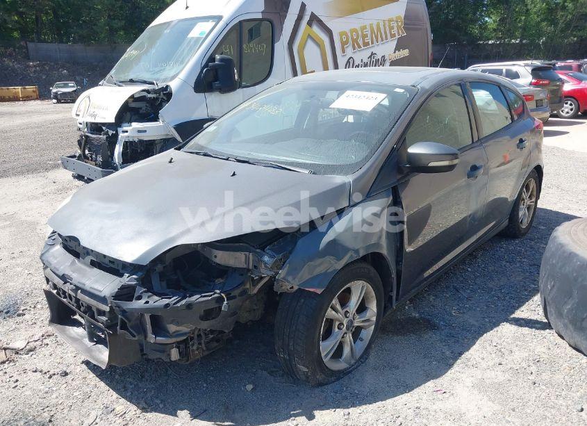 Photo 2 of 2014 Ford Focus SE (VIN 1FADP3K28EL261787)