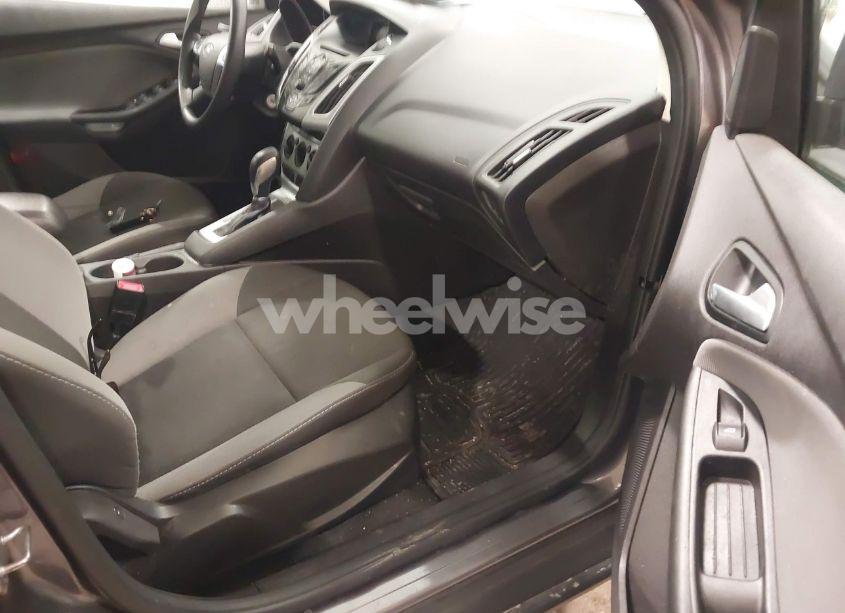 Photo 5 of 2014 Ford Focus SE (VIN 1FADP3K28EL263507)