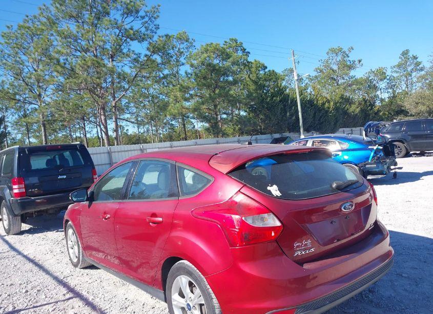 Photo 3 of 2014 Ford Focus SE (VIN 1FADP3K28EL278654)