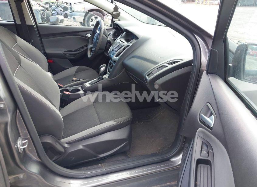 Photo 5 of 2014 Ford Focus SE (VIN 1FADP3K28EL301687)
