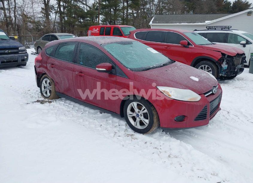 2014 Ford Focus SE (VIN 1FADP3K28EL310390) main photo