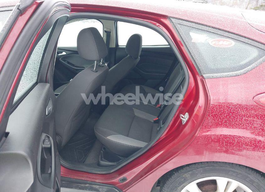 Photo 8 of 2014 Ford Focus SE (VIN 1FADP3K28EL310390)