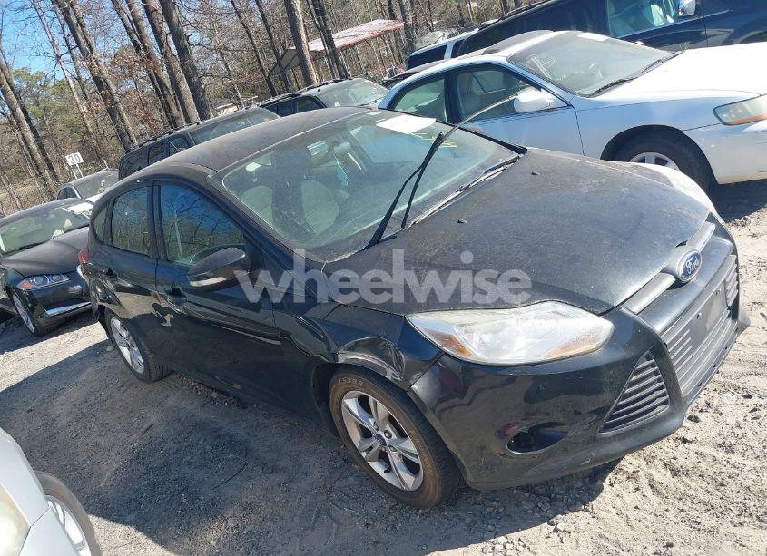 2014 Ford Focus SE (VIN 1FADP3K28EL312656) main photo