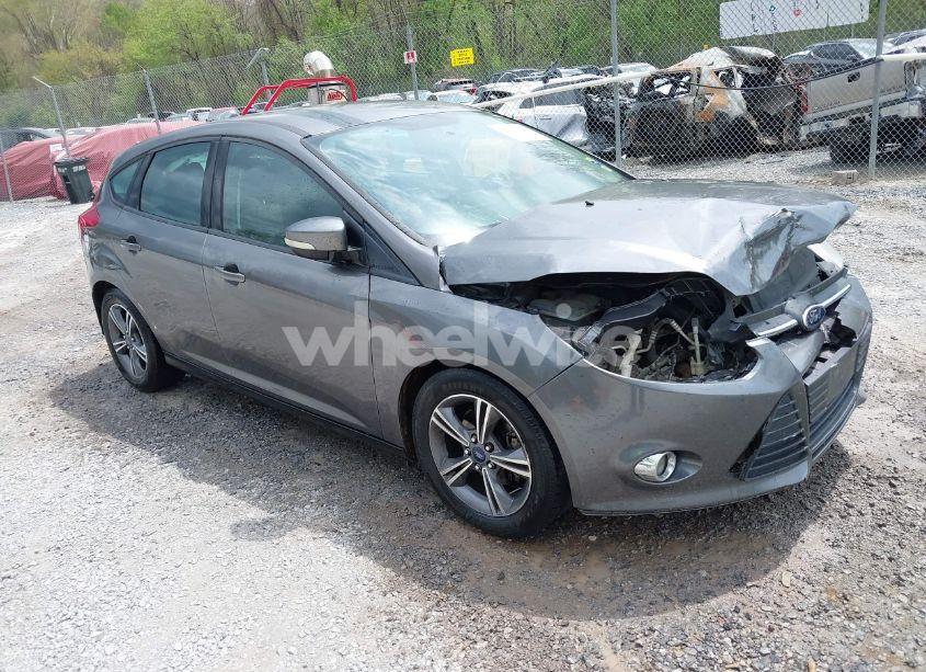 2014 Ford Focus SE (VIN 1FADP3K28EL315914) main photo