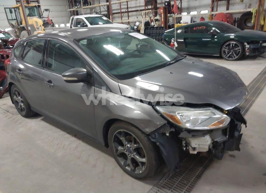 2014 Ford Focus SE (VIN 1FADP3K28EL318859) main photo