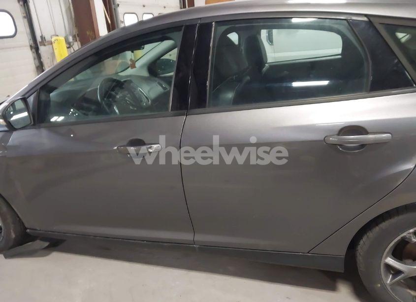 Photo 15 of 2014 Ford Focus SE (VIN 1FADP3K28EL318859)
