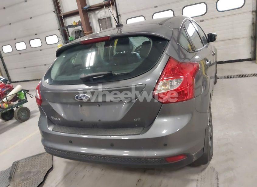 Photo 17 of 2014 Ford Focus SE (VIN 1FADP3K28EL318859)